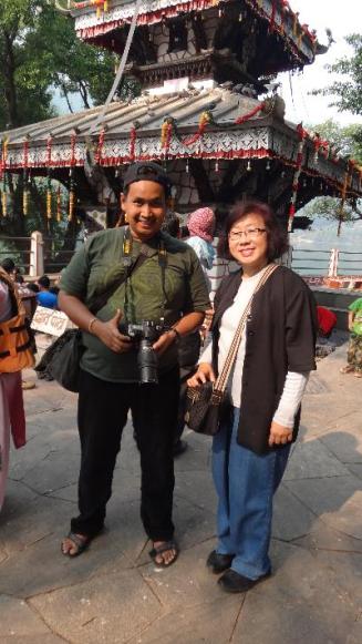 ke Pokhara berwisata budaya mengunjungi temple bersama bu HErlina