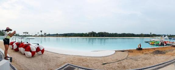 Laguna Kristal, kolam air asin seluas 6,3 hektar