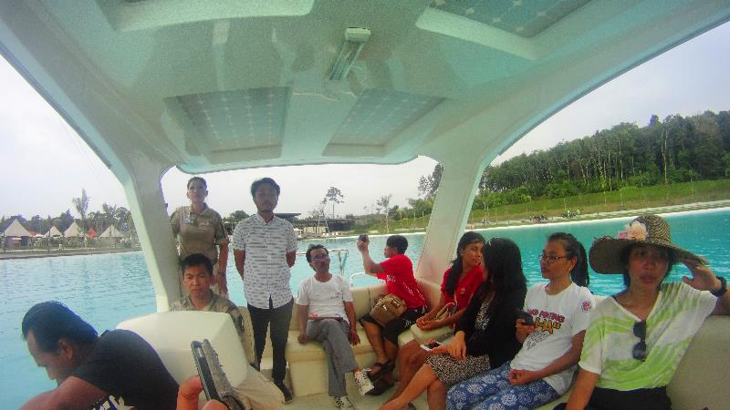 Tour dengan kapal tenaga surya