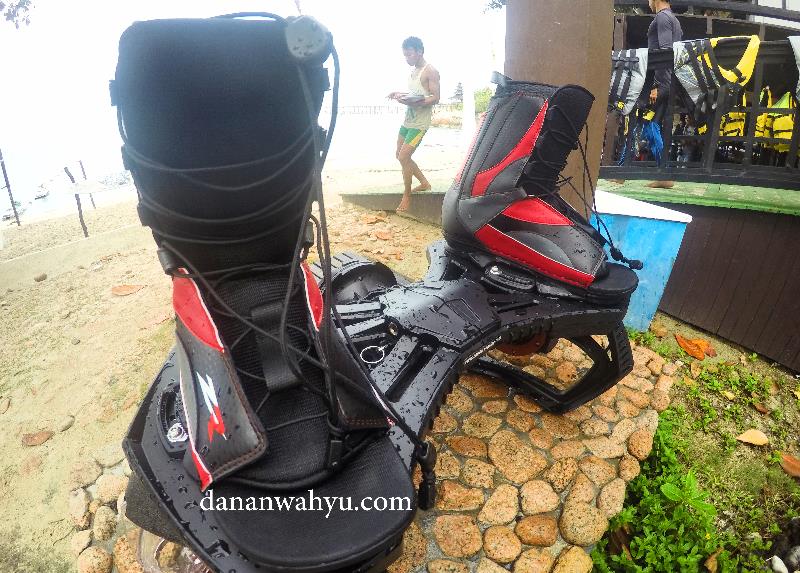 sepatu skyboard