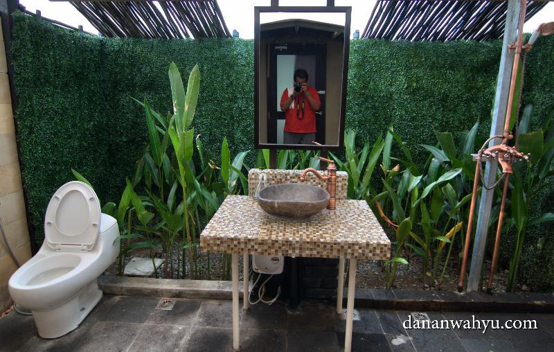 kamar mandinya alami :D