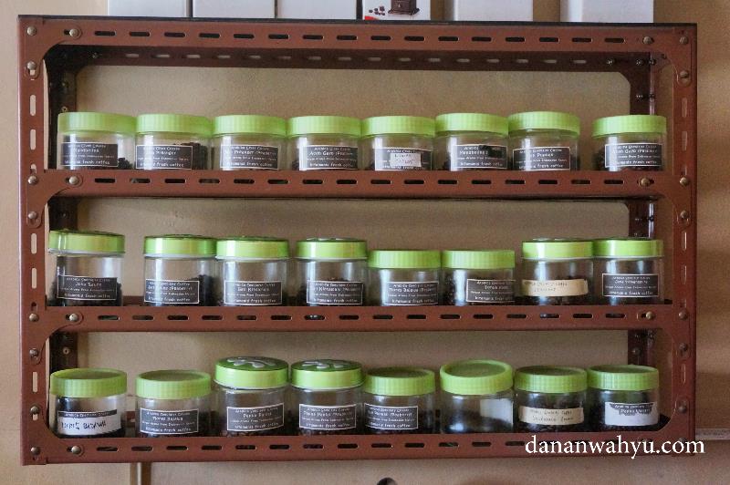 di dalam toples kecil ini juga kopi