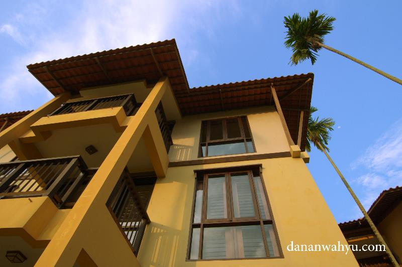 Tiga lantai Nirwana Resort Hotel 