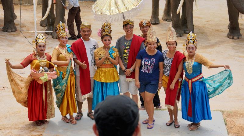 mengenal budaya nusantara di Jumbo Elephant Park