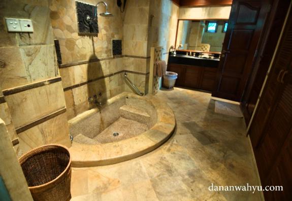 kamar mandi Indra Maya Villas