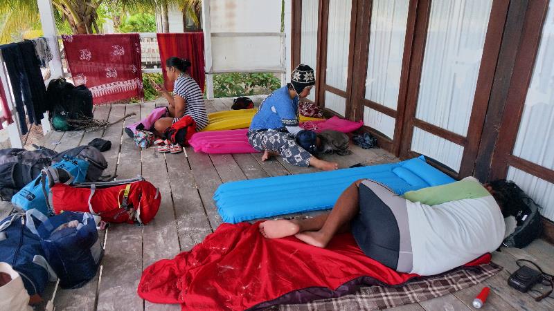 Kami enggan berangkat meninggalkan Nongkat