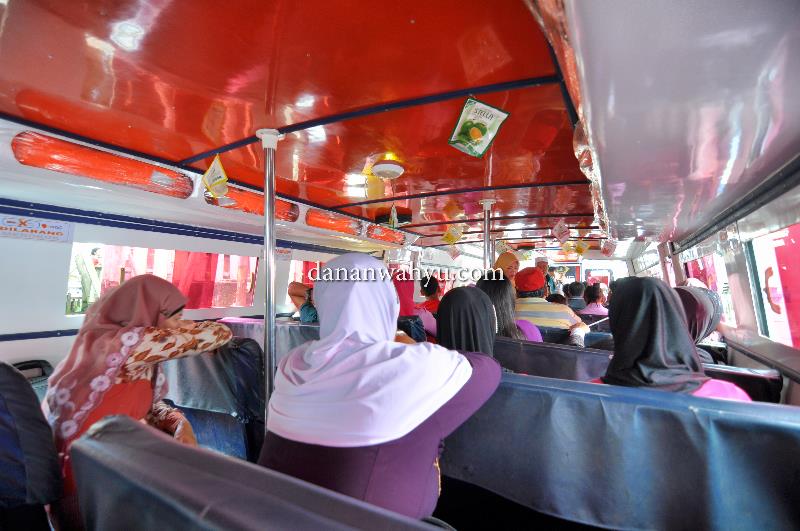 di dalam speed boat
