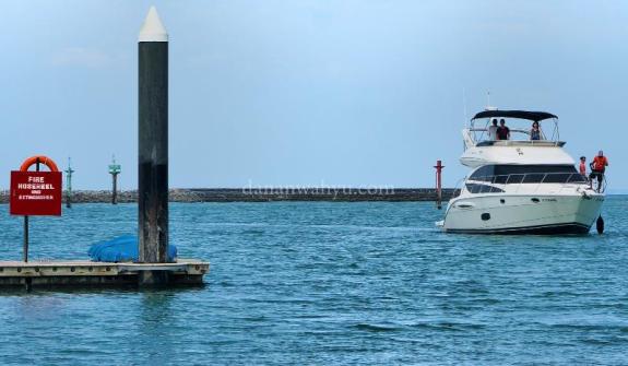 Kapal disewakan untuk aktivitas sea sport dan island hopping