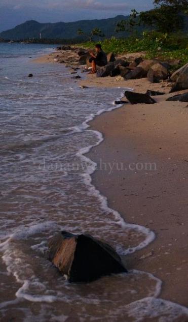 Liukan garis pantai Sebalang Teluk Lampung 
