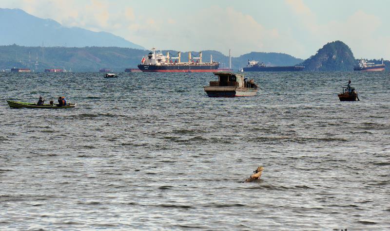 teluk Lampung dengan gugusan pulau-pulau kecil 