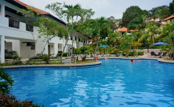 pemandangan dari serambi Samudra Bar