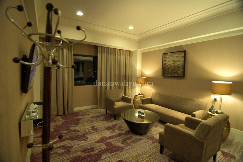 ruang tamu Suite Room dan Deluxe Apartement