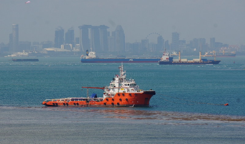 kapal kapal besar di Selat Philips