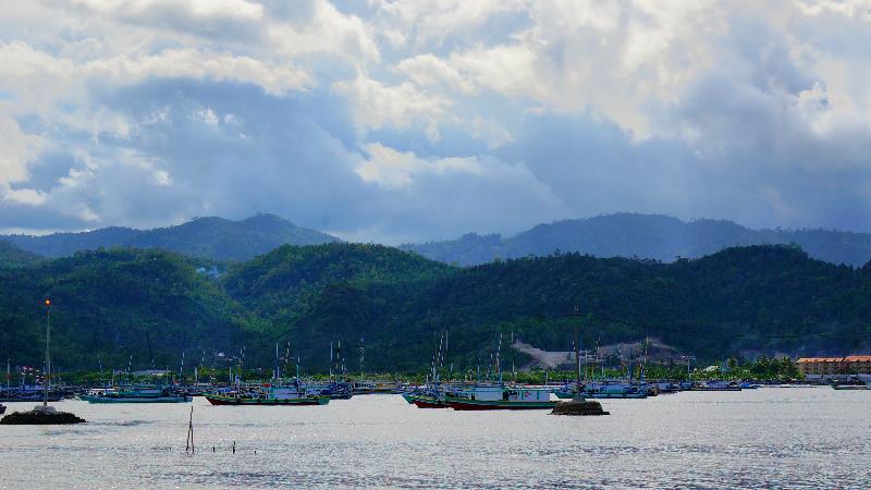 pulau Sumatra latarbelakang bukit barisan 