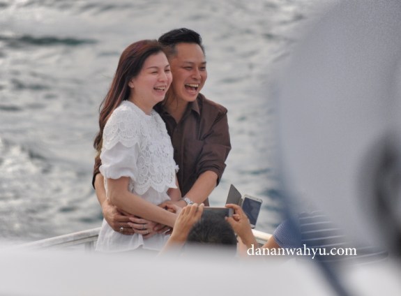 mau prewed di sini atau menikah sekalian 