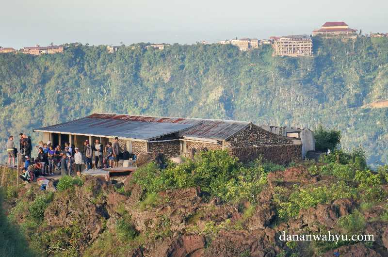 warung di puncak gunung Batur 