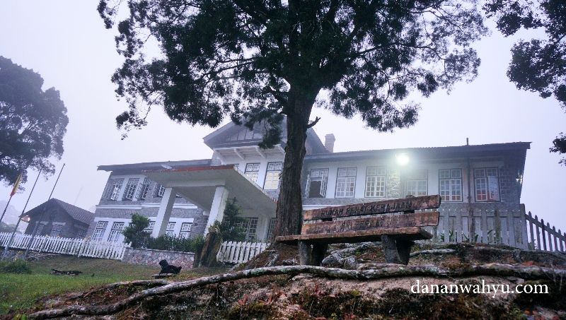 suasananya mirip di film Inggris jaman dulu