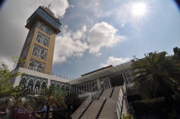 Masjid Jabal Arafah , destinasi wisata di Batam dekat pusat perbelanjaan Nagoya Hills