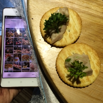 merekam Tuna Cracker 
