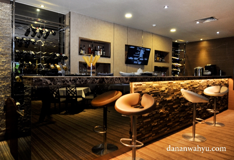 tempat kongkow maksimal di Barletta Bar & Lounge
