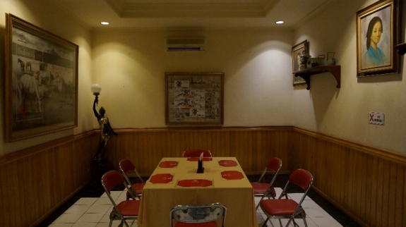 Salah satu ruangan Restoran Semarang tempat menjamu tamu 