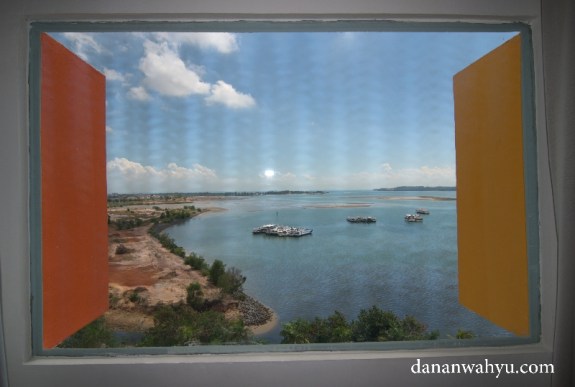 ini bukan lukisan tapi salah satu pemandangan dari jendela kamar 