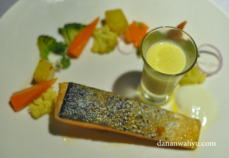 Atlantic Crispy Salmon - tuna dimasak dengan sangat baik 