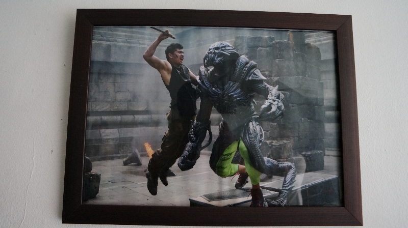 Bocoran film kakak Iko- Alien sekarang kekinian hobi jogging (lihat sepatunya) 