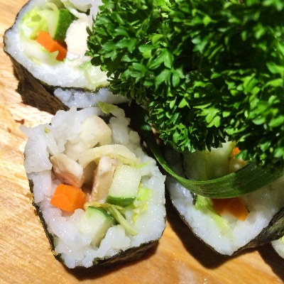 hijau putih Sushi Roll