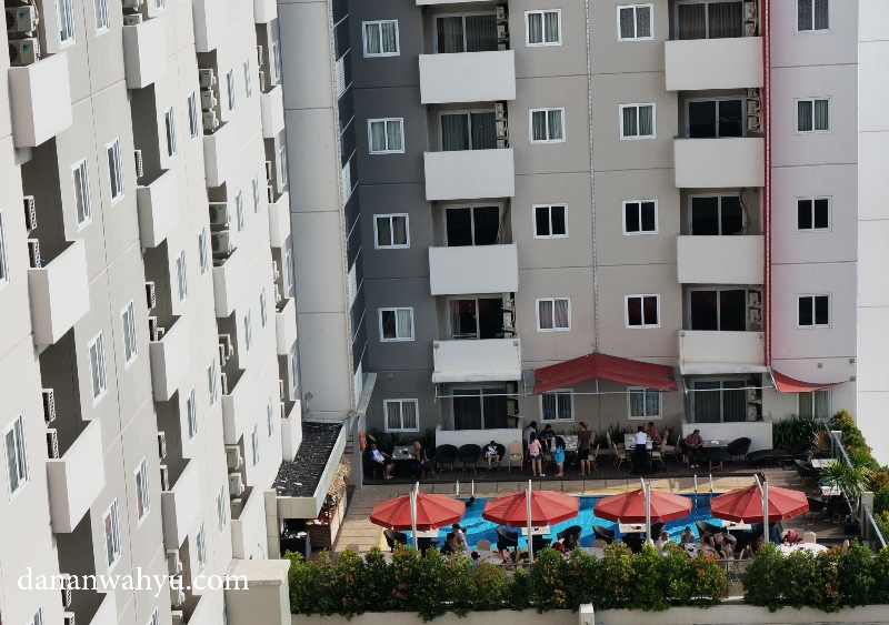 kolam renang tetangga , MG Suite Apartemen 