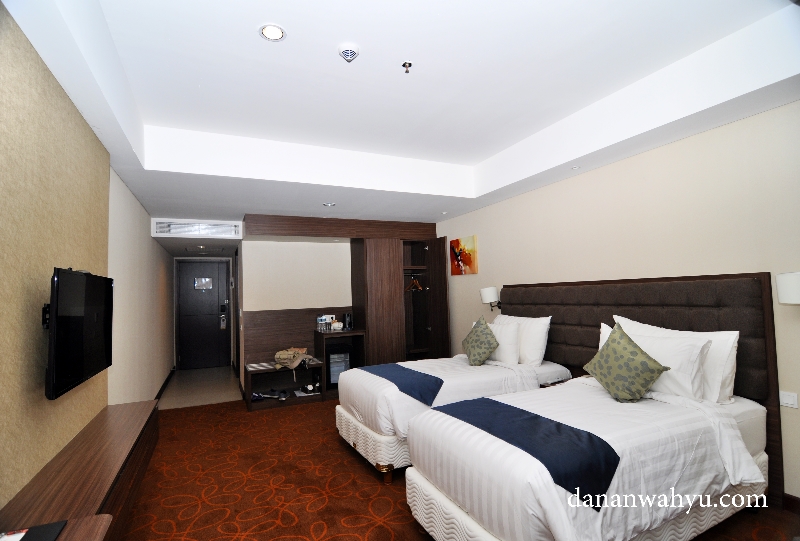 kamar tidurnya selalu bikin mengantuk , seret aku ke ranjang :p 
