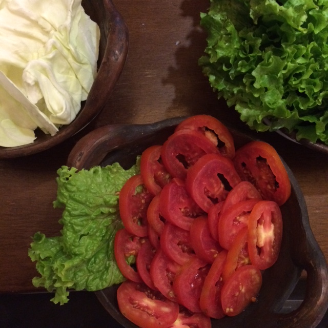lalapan segar tersedia bagi yang mau go green , eh diet ding :D 