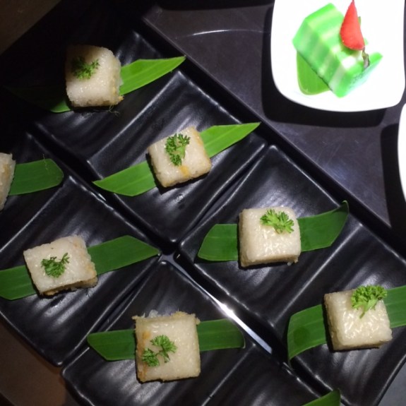 lemper isi ayam cantik berbaris teratur 