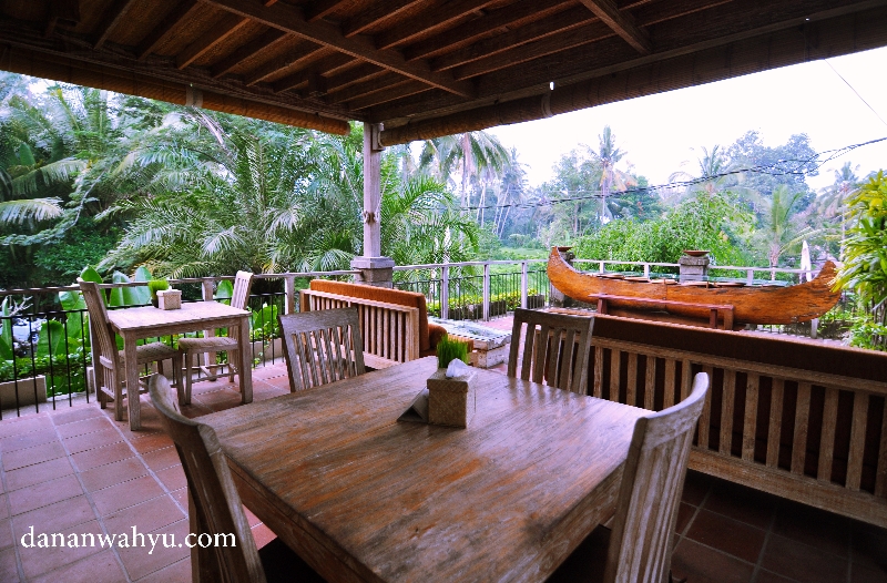 tempat paling asik menghabiskan waktu dengan membaca buku 