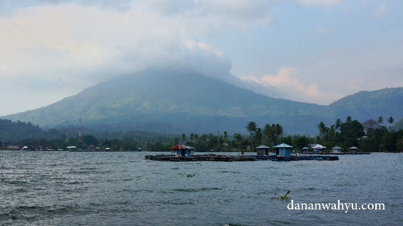 Danau Ranau dan Gunung Seminung
