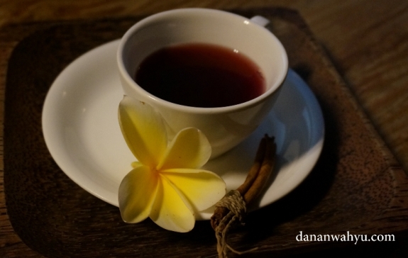 sajian teh rempah menyapa hari di Puri sunia Resort 