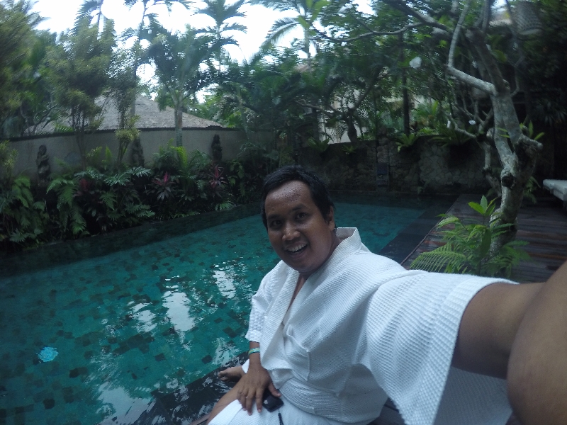 selfie sebelum berenang santik 