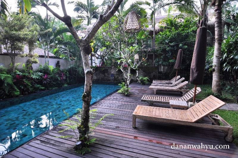 salah satu kolam renang di Puri Sunia Resort 