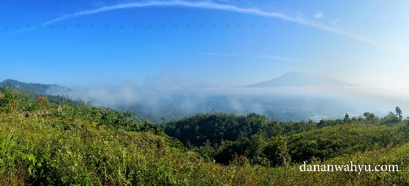 Akhirnya kabut menghilang disapa langit biru