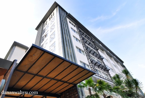 Tampak muka Clove Garden Hotel Bandung