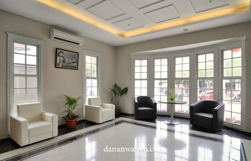 senang banget lihat lobi yang ini , suasannya hangat 