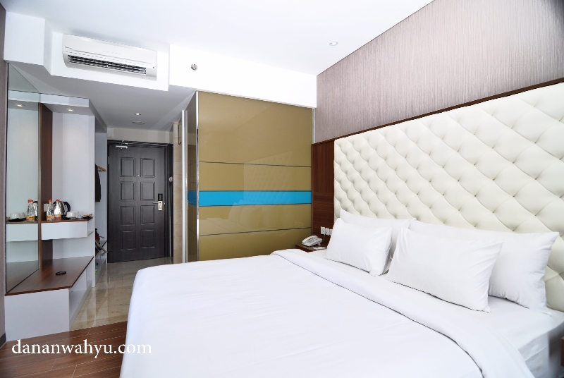 kamar tanpa lemari tertutup 