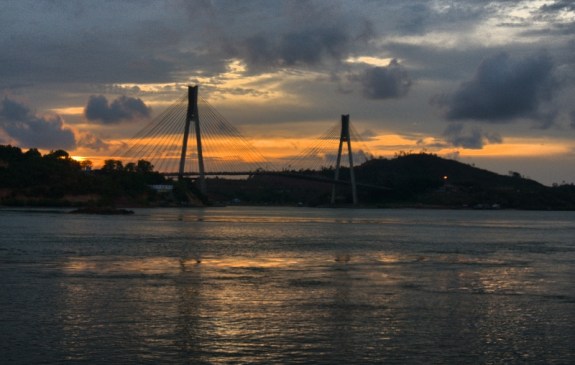 rona jingga mentari di barelang 