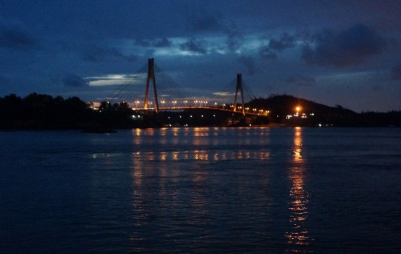 nuansa dinner romantis usai berpesta ceria