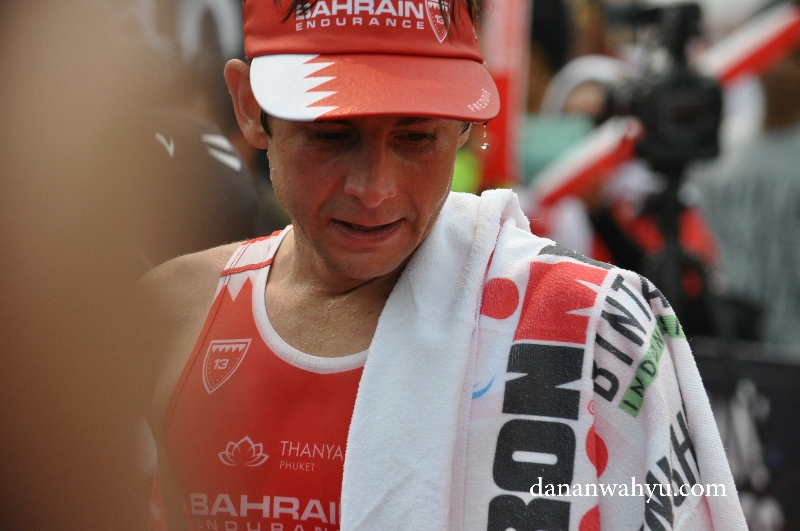 Frederik Croneborg atlet asal Swedia jawara Ironman 70.3 Bintan 2016 dengan catatan waktu 3 jam 59 menit 27 detik