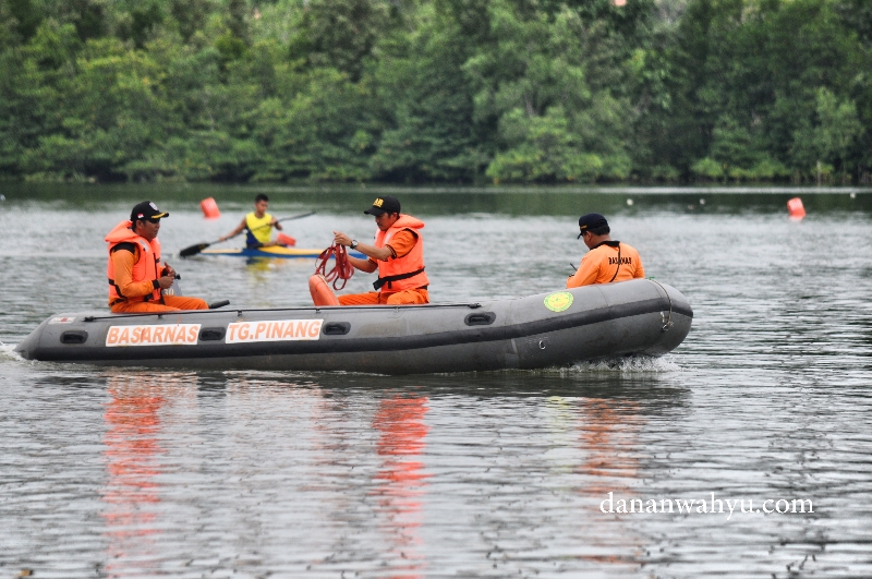 Petugas SAR bersiaga sepanjang lomba 