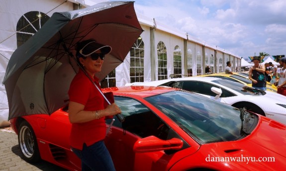 pameran penggemar mobil mahal jadi ajang narsis 