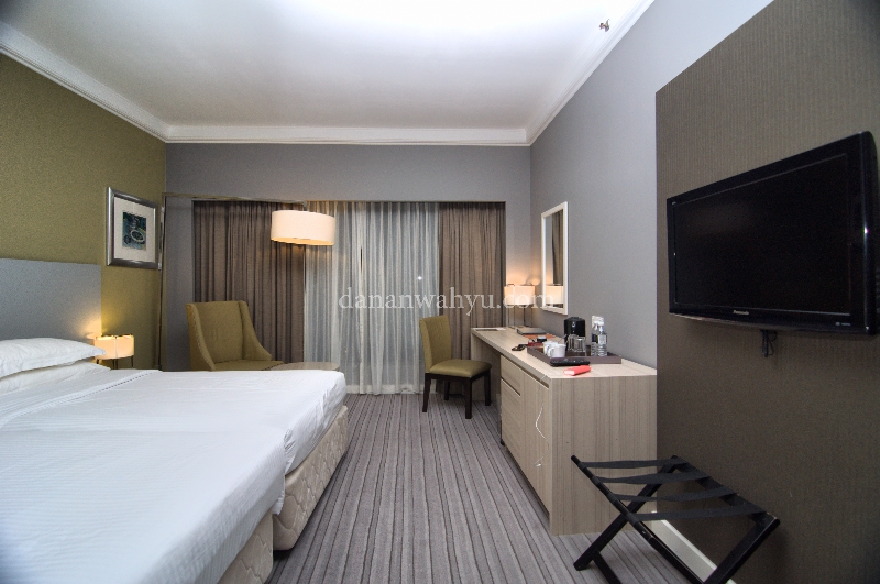 Kamar Deluxe tempat saya bermalam di Thistle Hotel 