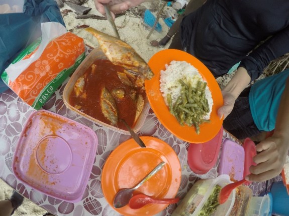 Makan siangnya endes banget lho kak