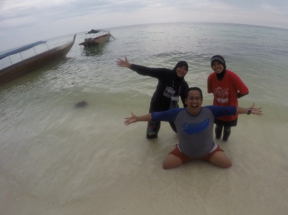 Kelompok musik apa gitu , ngehits banget kan foto dengan Mama Dedeh dan Dian Pesisa 